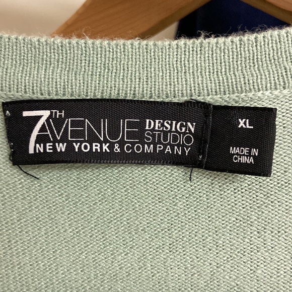 New York & Company green cardigan buttons down size XL - Picture 12 of 13